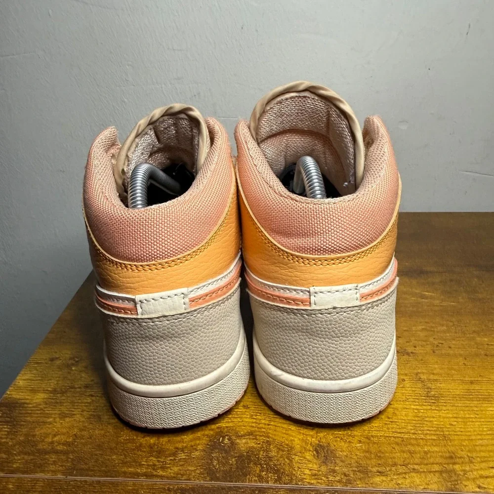 Jordan Air Jordan 1 Mid SE Basketball Shoes Womens Sz 8 Mens Sz 7 Apricot Orange